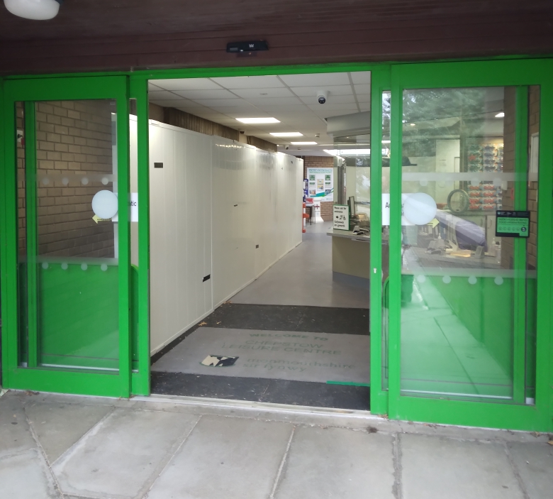 groene deuren in het recreatiecentrum van chepstow