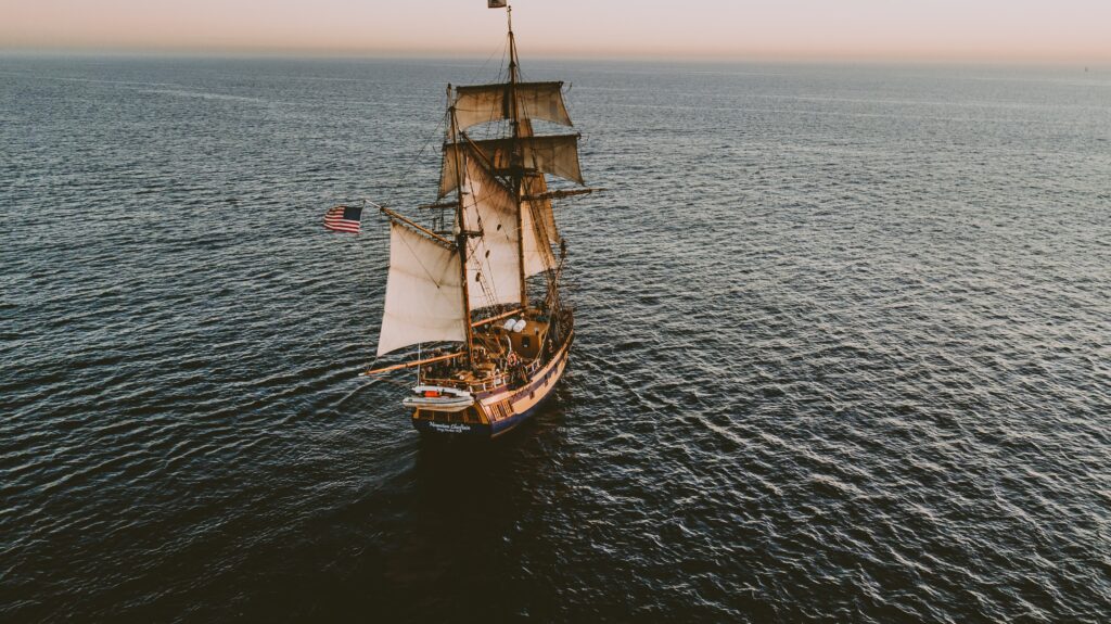 navire traversant la mer