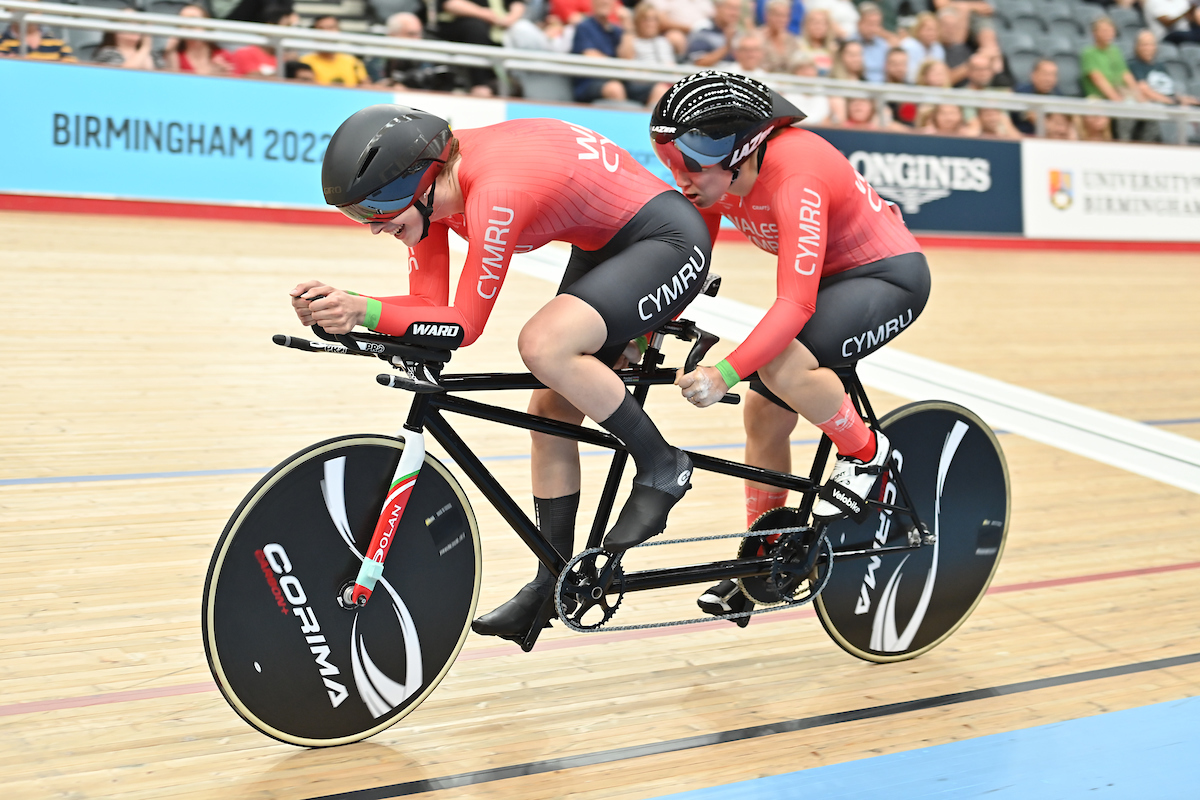 Amy Cole and Nia Holt tandem cycling